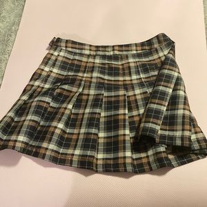 Young girl skirt size M fits 10-12 year old